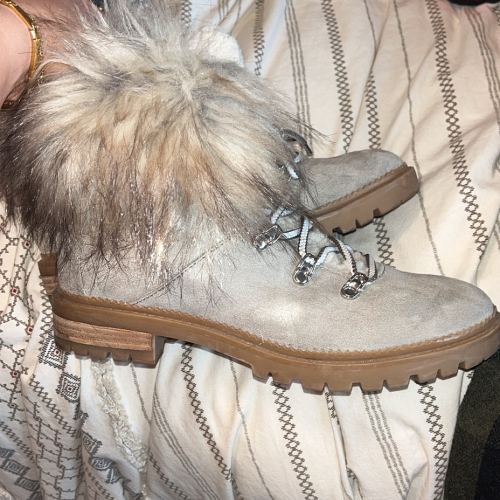 Size 10 women’s shoes - Picture 5 of 5